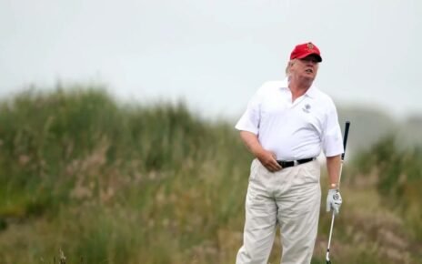 trump plays golf